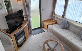 Plum Caravan 1 3-Bed 8 Berth Static Caravan